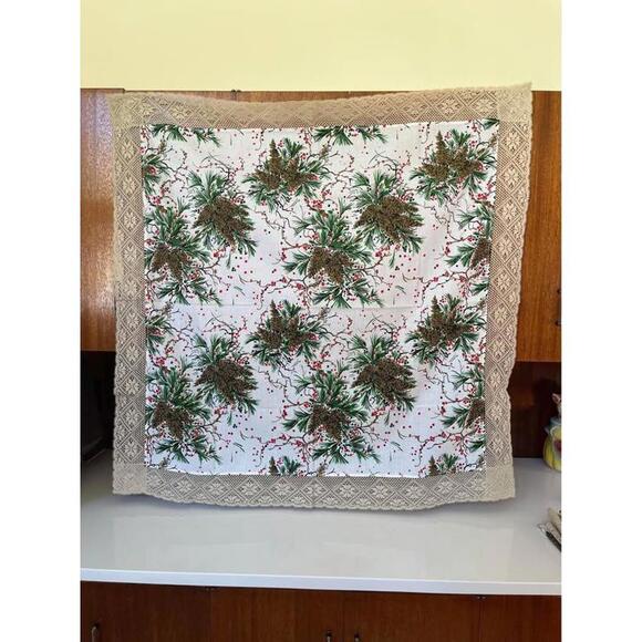 Vintage Handmade Christmas Tablecloth 1950/60s holiday pinecone ivory lace - Picture 1 of 10